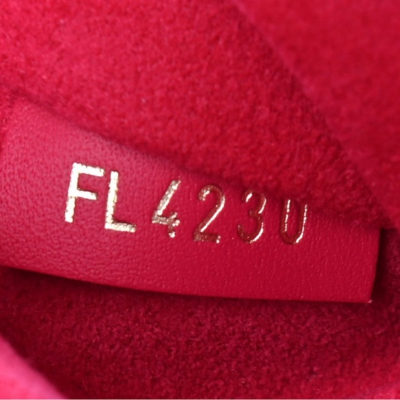 Louis Vuitton Epi Twist Shoulder Bag PM - Picture 12 of 15